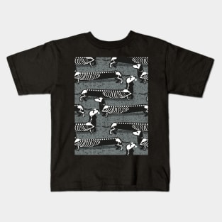 Spooktacular long dachshunds skeleton // pattern // green grey background skeleton dogs Kids T-Shirt